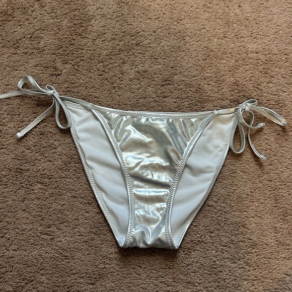 Gianni Bini Swimsuit - Picture 2 of 6